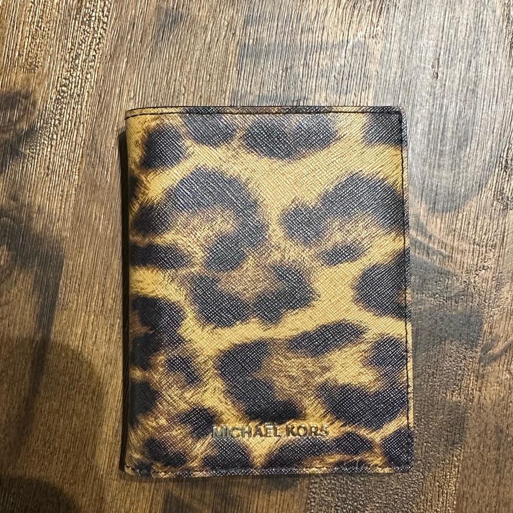 MICHAEL Michael Kors Saffiano Leopard Print passport holder/passport cover